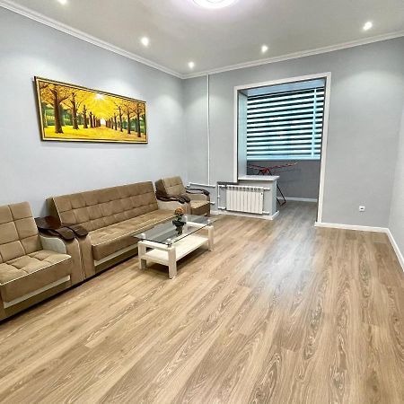 Amir Temur Apartment In Center After Renovation ทาชเคนต์ ภายนอก รูปภาพ