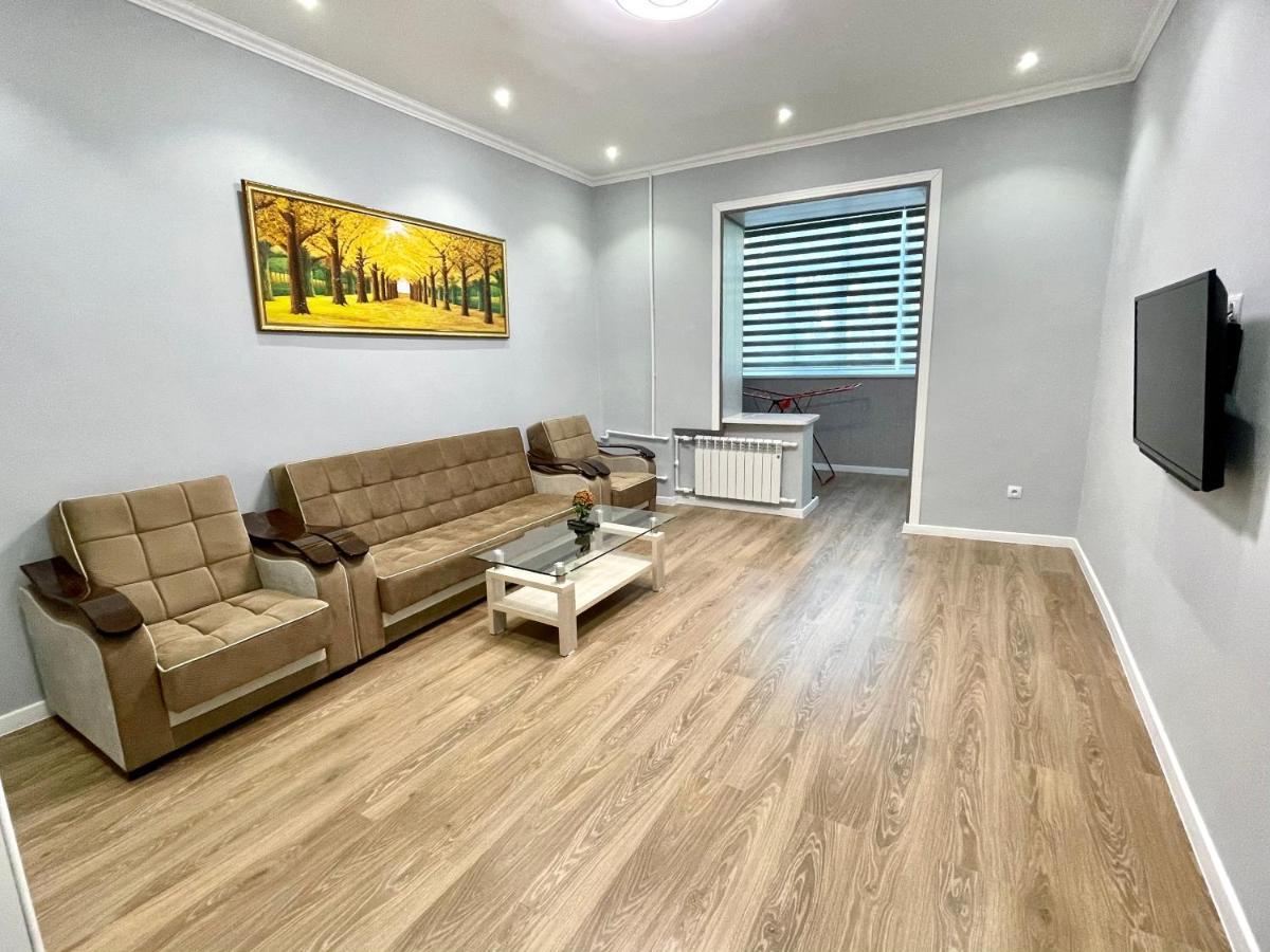 Amir Temur Apartment In Center After Renovation ทาชเคนต์ ภายนอก รูปภาพ